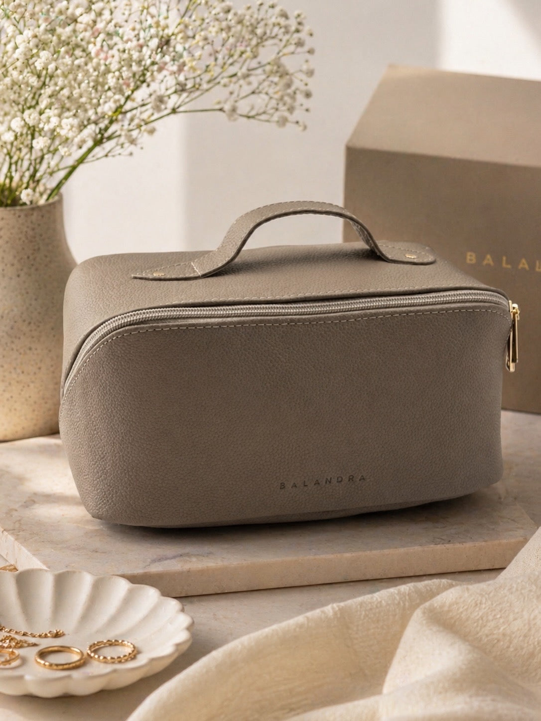 Beauty Pouch | Cosmetiquera amplia de piel